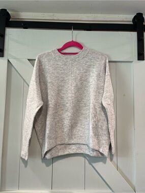 Vince Camuto Heather Light Gray Crewneck Sweater